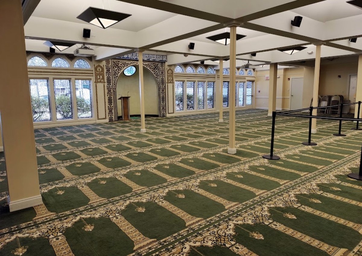 Commercial carpet cleaning in a large Massachusetts facility